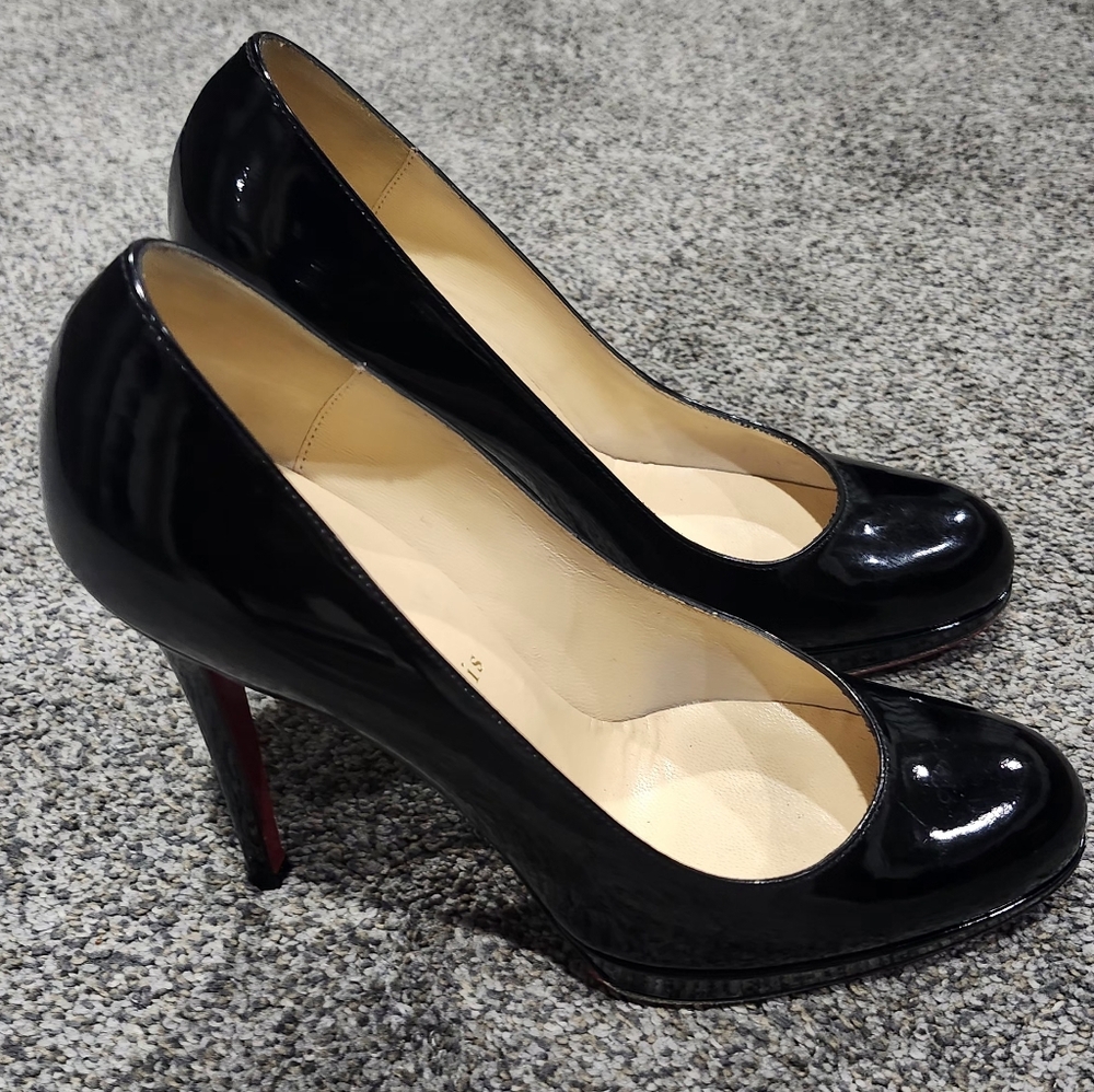 Christian Louboutin black, patent leather heels. Size 38.5. Very good condition. - Picture 4 of 7